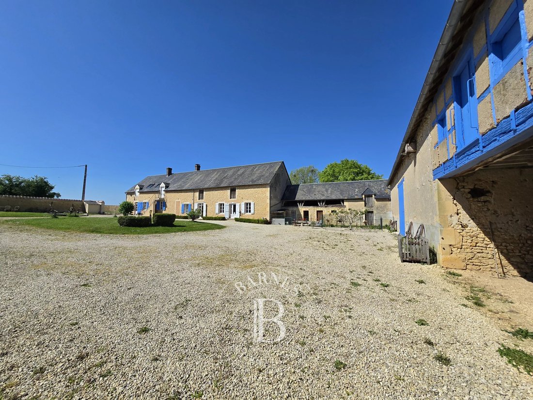 Farm Ranch in Mauges-sur-Loire, Pays de la Loire, France 1 - 17797442