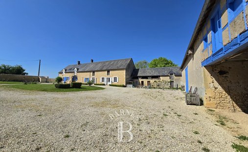 Farm Ranch in Mauges-sur-Loire, Pays de la Loire, France 1