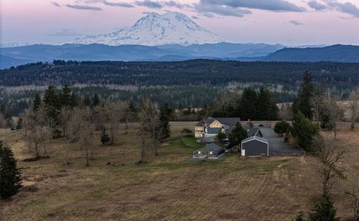House in Graham, Washington, United States 1