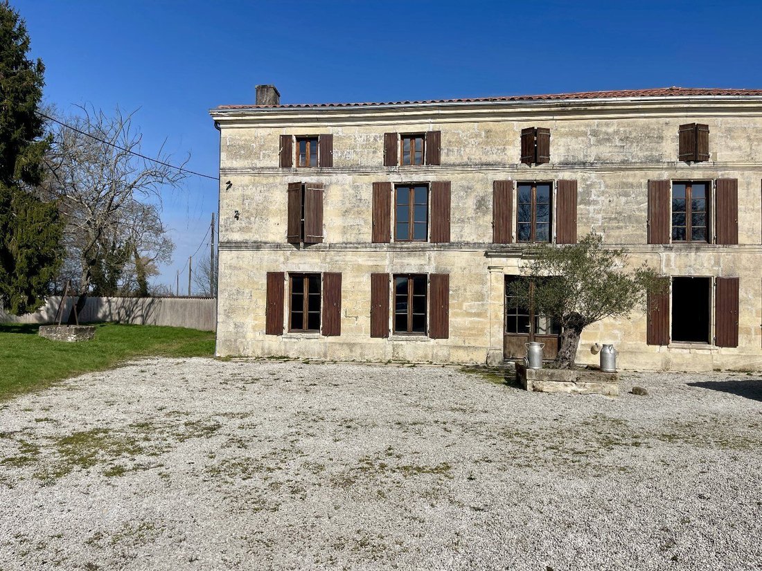 Villa in Authon-Ebeon, Nouvelle-Aquitaine, France 1 - 17796710