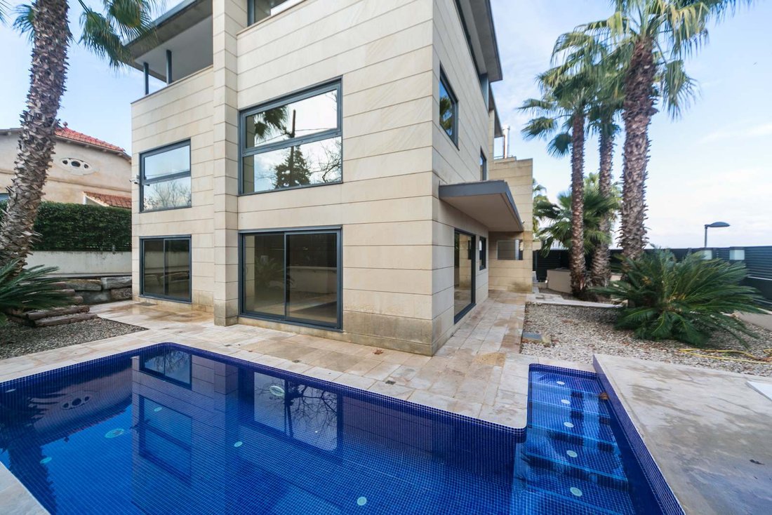 Villa in Sant Cugat del Valles, Catalonia, Spain 2 - 16987541
