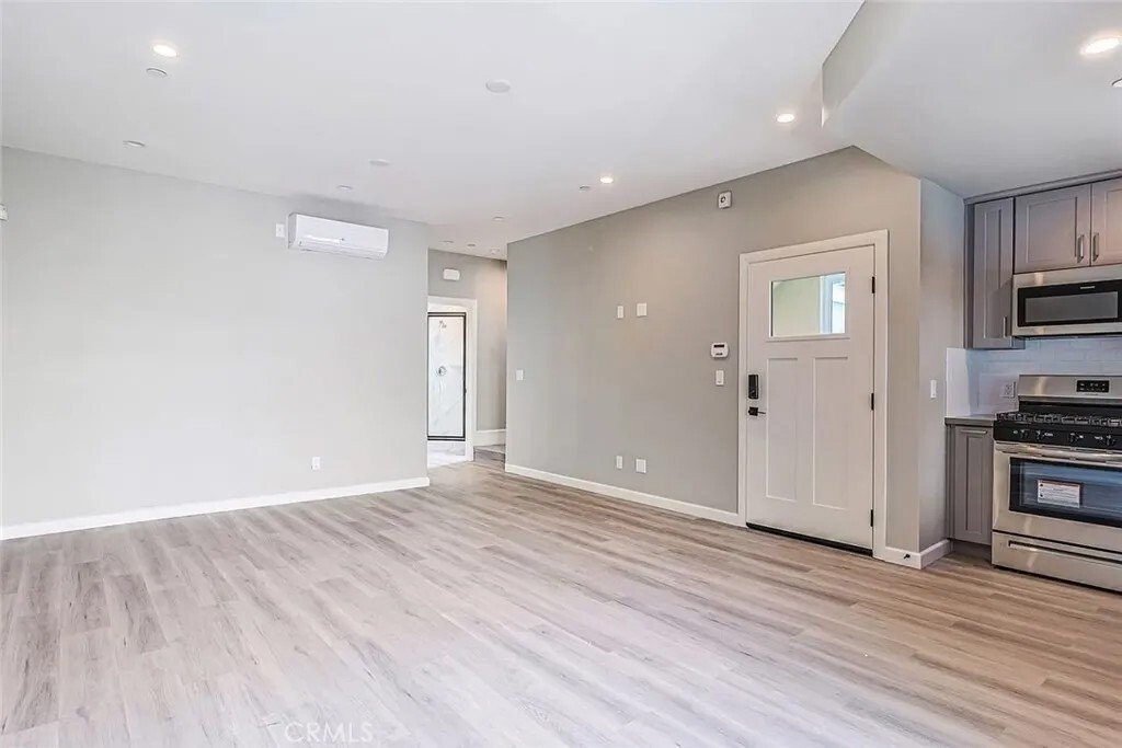 Los Angeles, California, United States 5 - 16894046