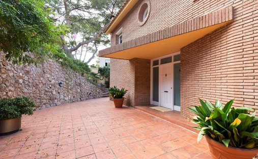 Villa in Castelldefels, Katalonien, Spanien 1