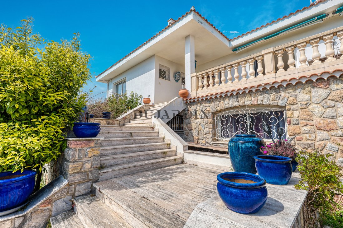 Villa in Rayol-Canadel-sur-Mer, Provence-Alpes-Côte d'Azur, France 4 - 17799512