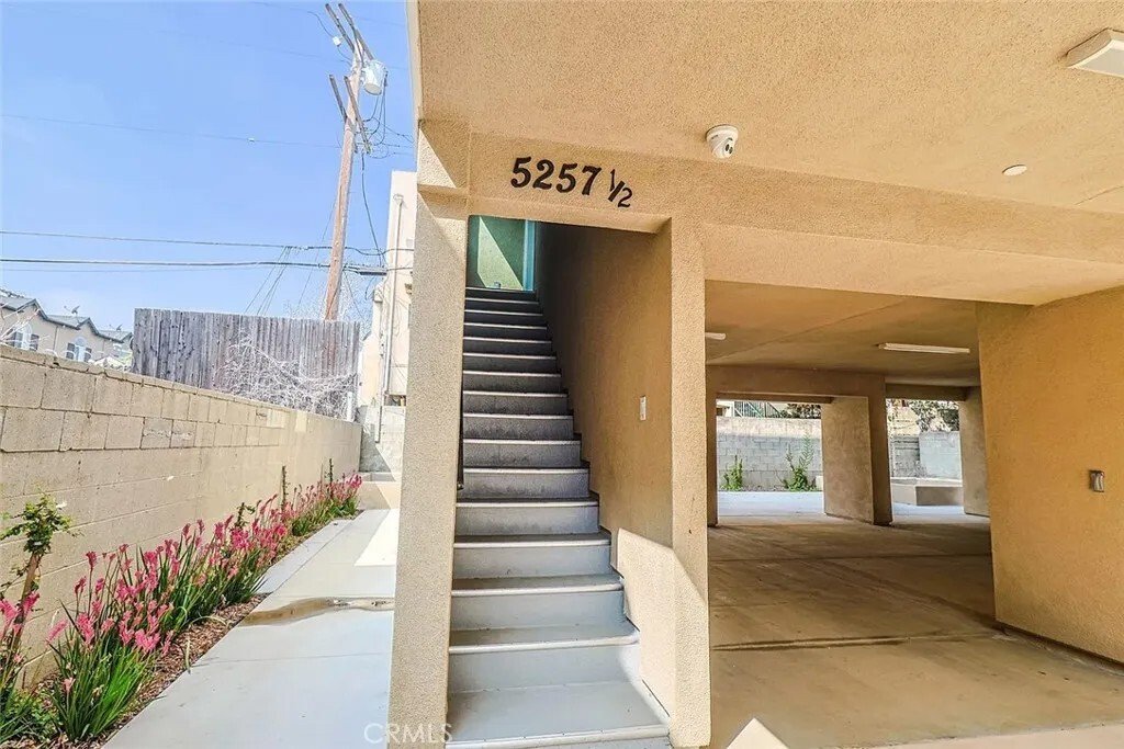 Los Angeles, California, United States 3 - 16894046