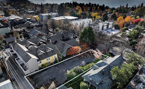 Land in Seattle, Washington, United States 1