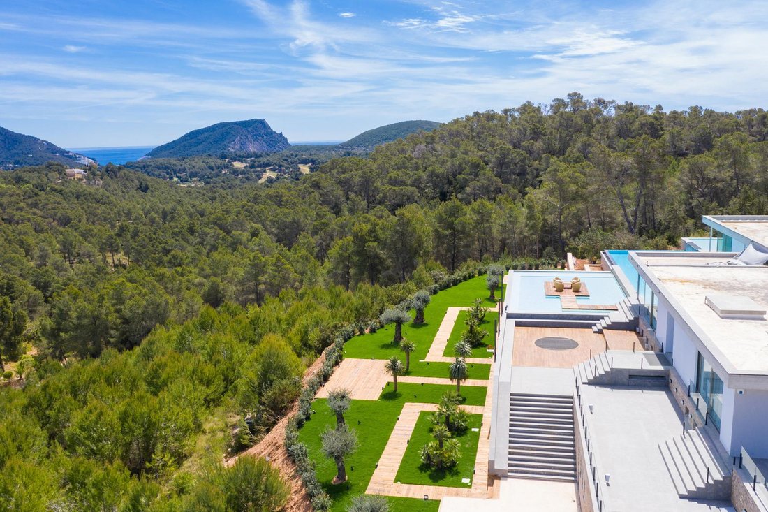 Villa in Santa Eularia des Riu, Balearic Islands, Spain 1 - 17408224