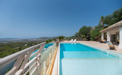 Villa in Can Furnet, Santa Eularia des Riu, Balearic Islands 1