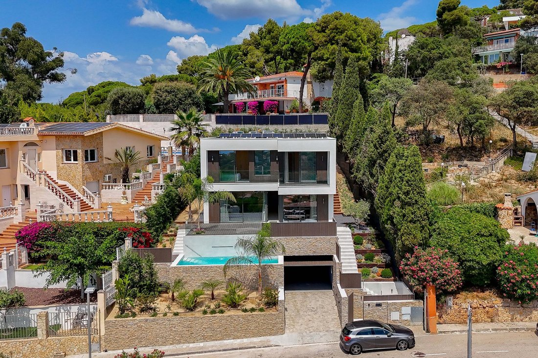 Villa in Lloret de Mar, Catalonia, Spain 2 - 16988812