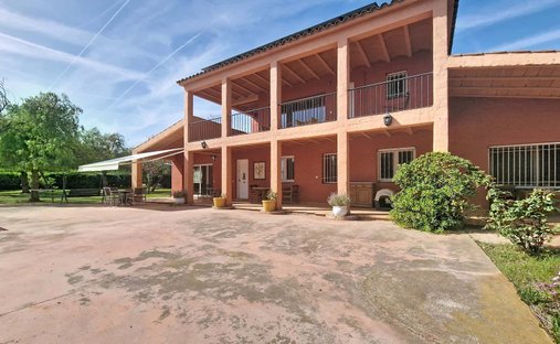 Country House in Vilanova i la Geltru, Catalonia, Spain 1