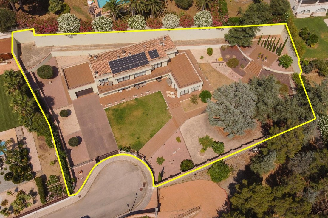 Villa in Pau, Catalonia, Spain 2 - 16987689
