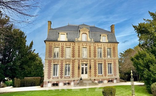 Estate in Saint-Pierre-des-Ifs, Normandy, France 1