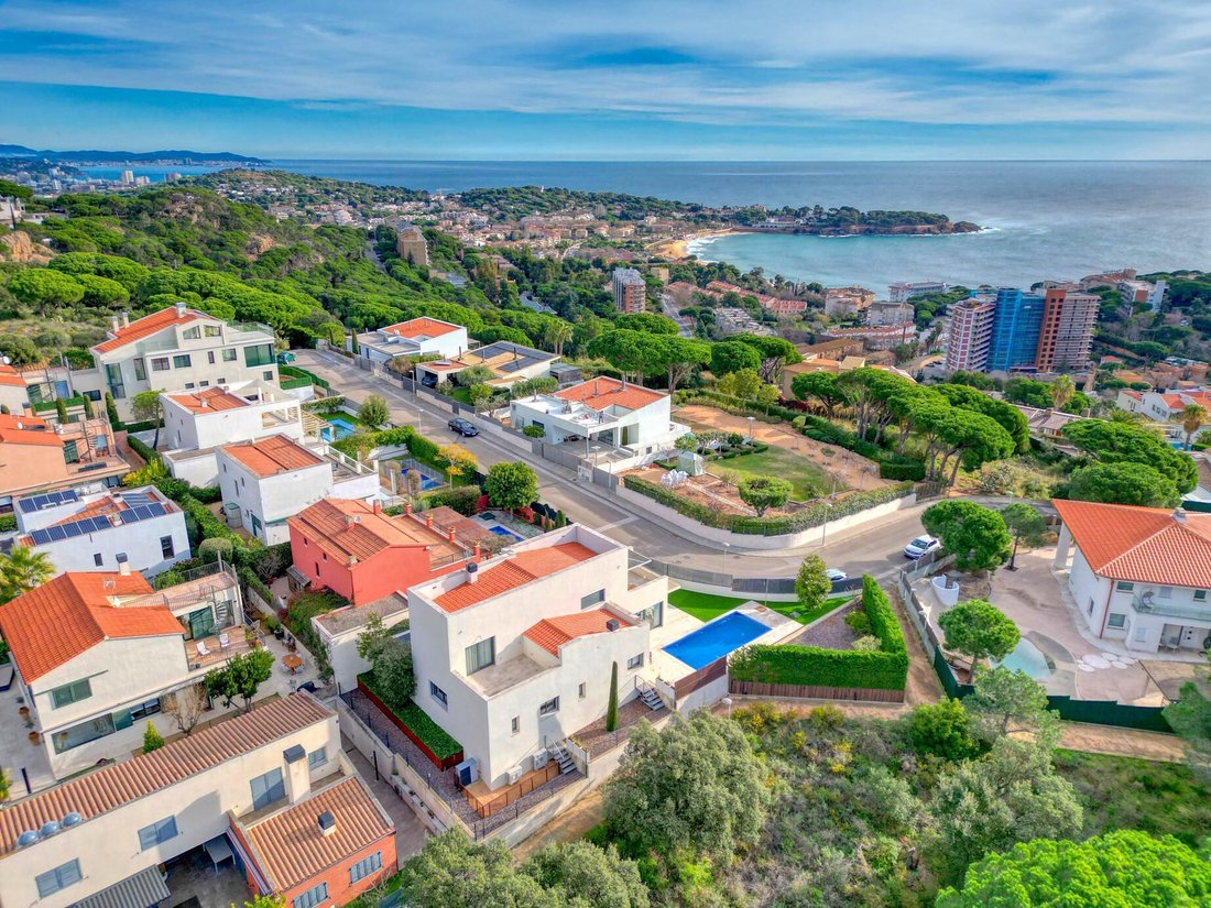 Villa in Sant Feliu de Guixols, Catalonia, Spain 1 - 17135227