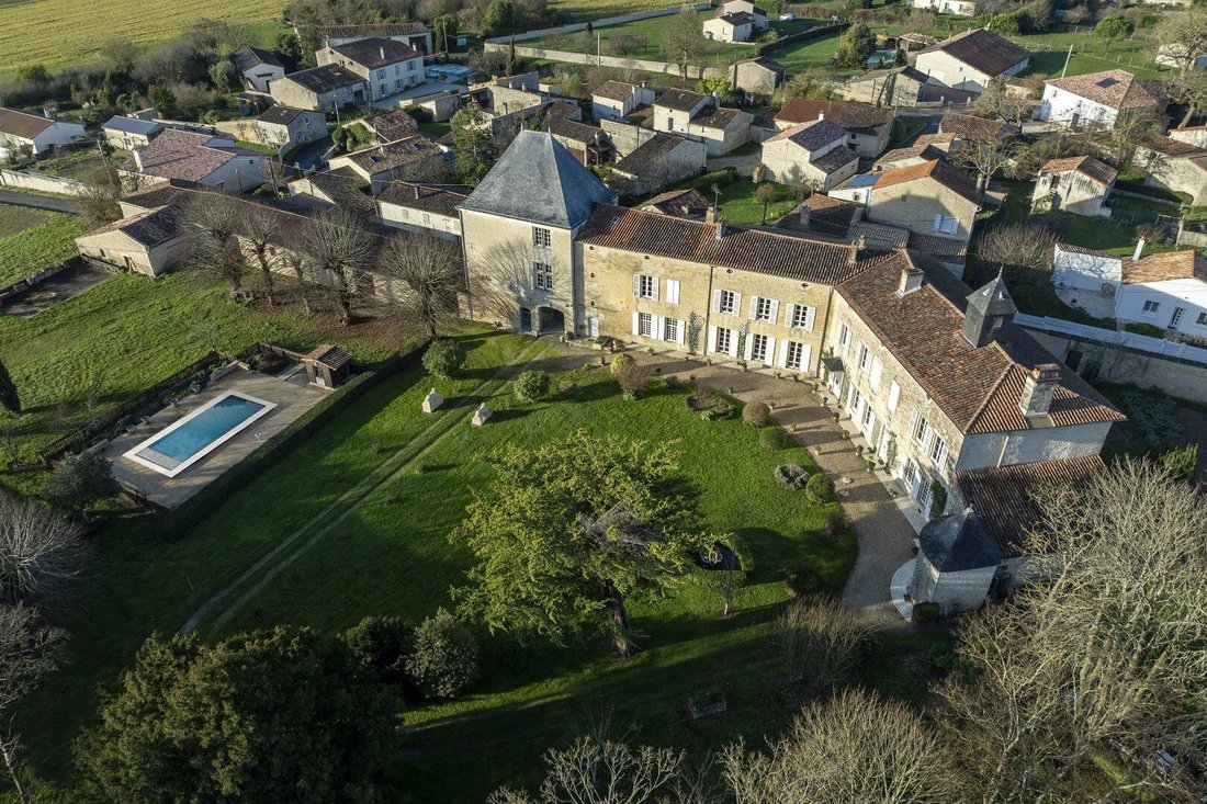 Villa in Beauvoir-sur-Niort, Nouvelle-Aquitaine, France 3 - 17796859