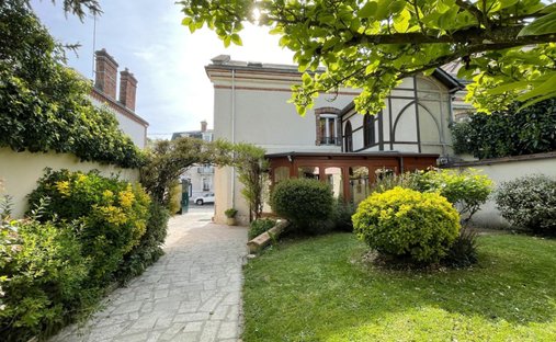 House in Saint Chéron-Hauts de Chartres-Puits Drouet, Chartres, France 1