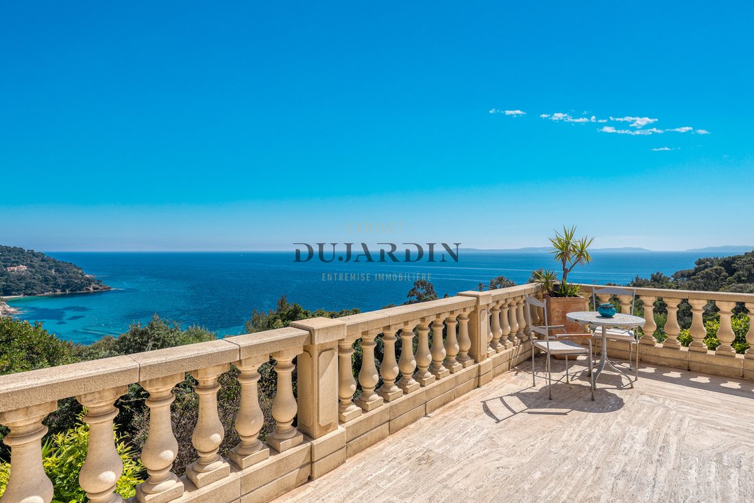 Villa in Rayol-Canadel-sur-Mer, Provence-Alpes-Côte d'Azur, France 3 - 17799512