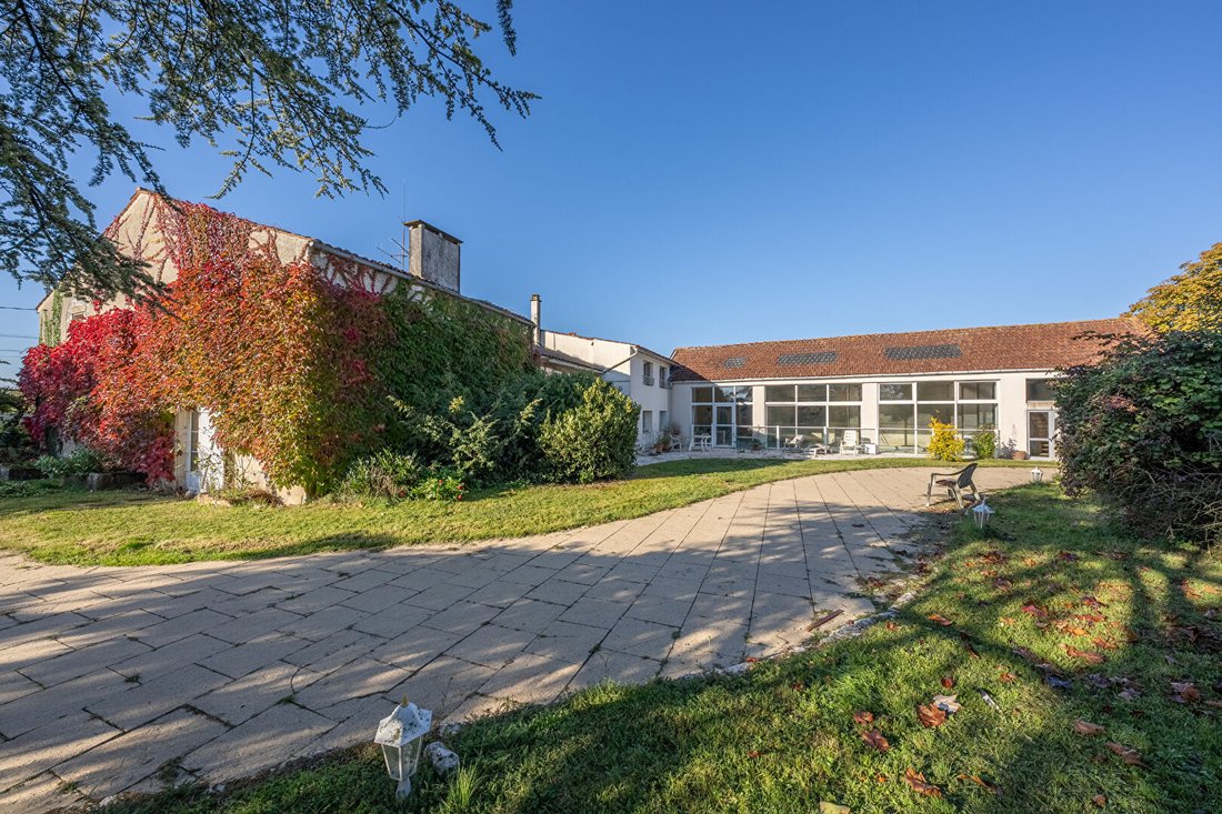 Villa in Saint-Mard, Nouvelle-Aquitaine, France 4 - 17796819