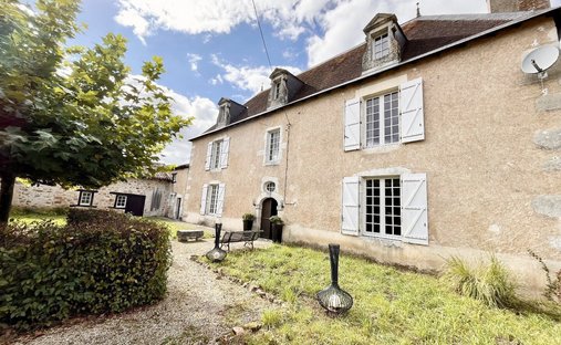 Villa in Luchapt, Neu-Aquitanien, Frankreich 1