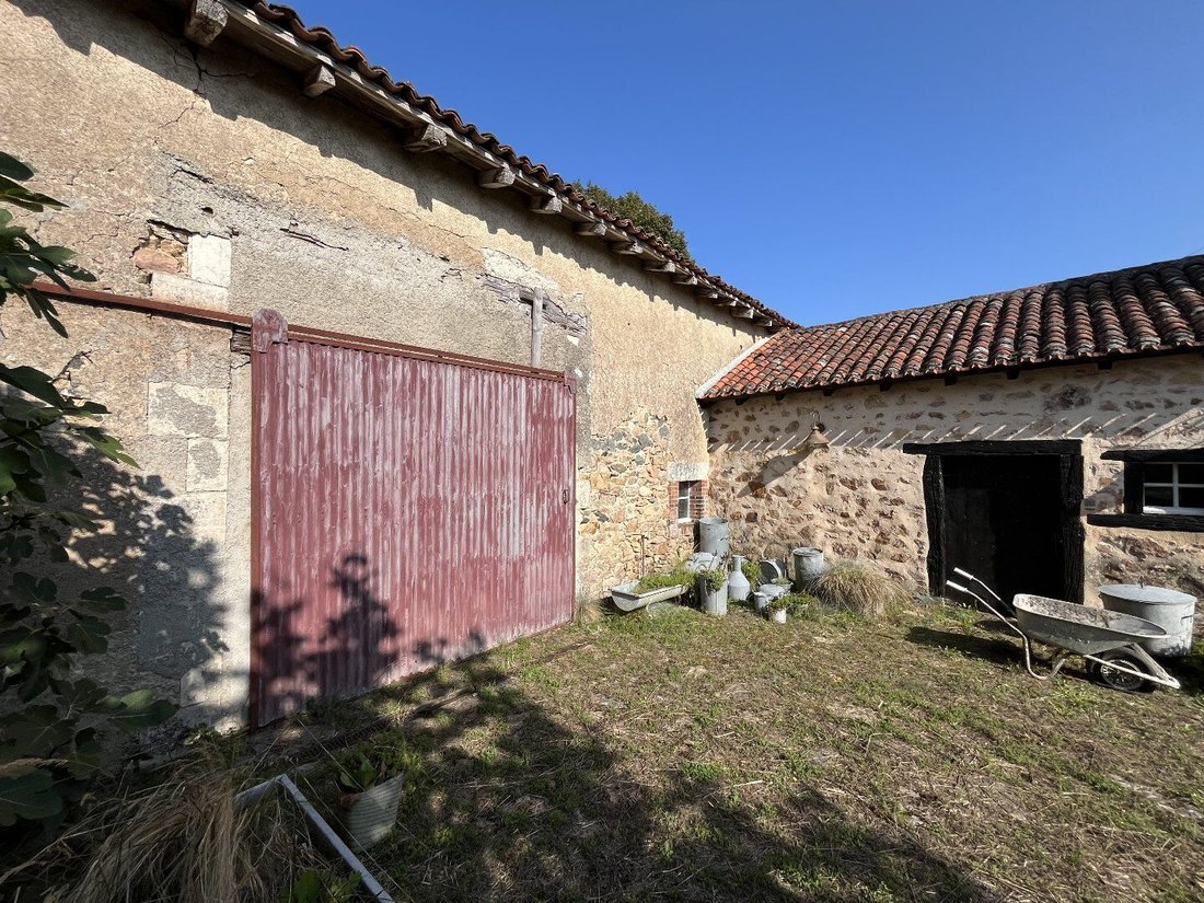 Villa in Luchapt, Nouvelle-Aquitaine, France 3 - 17796689