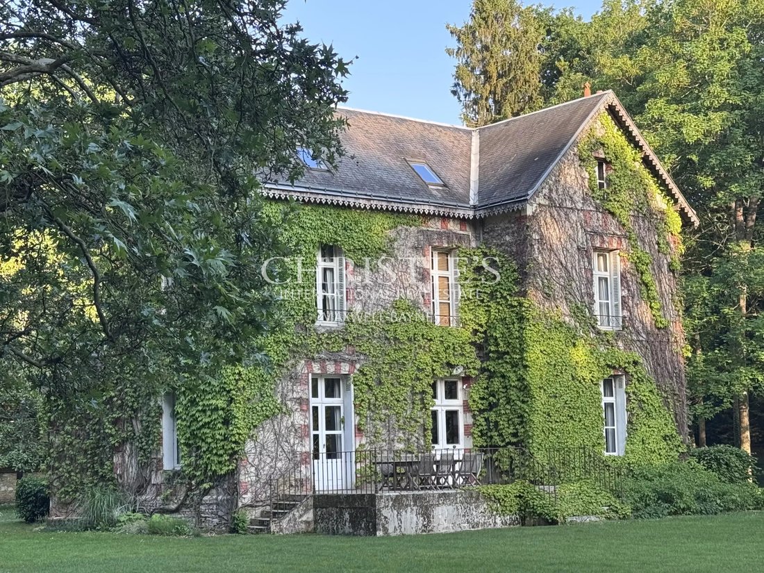 Estate in Richelieu, Centre-Val de Loire, France 1 - 17797645
