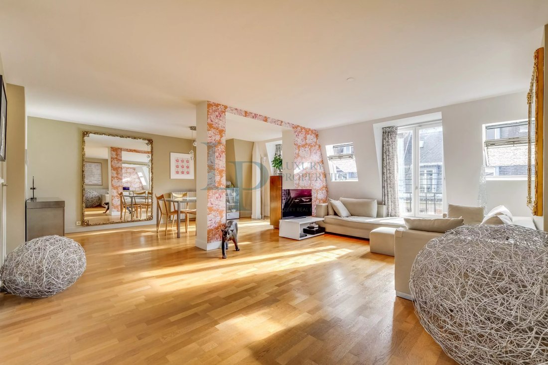 House in Paris 8e Arrondissement, Paris, France 1 - 17797078