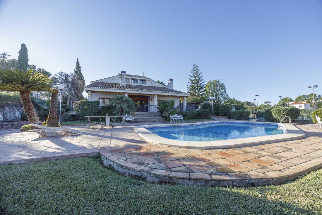 Villa in l'Eliana, Valencian Community, Spain 1 - 16989542