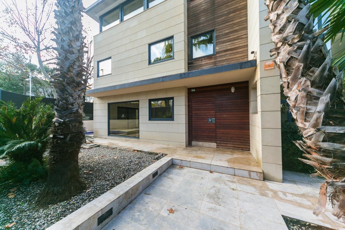 Villa in Sant Cugat del Valles, Catalonia, Spain 3 - 16987541