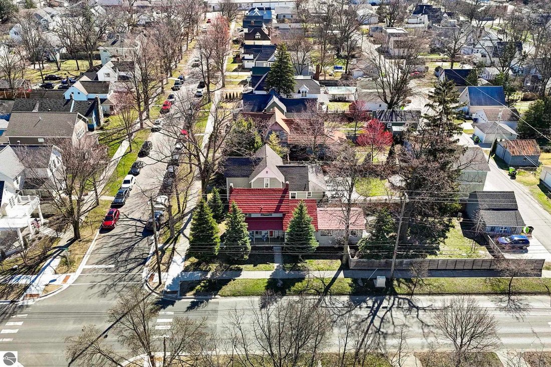 House in Garfield Township, Michigan, United States 4 - 17801351