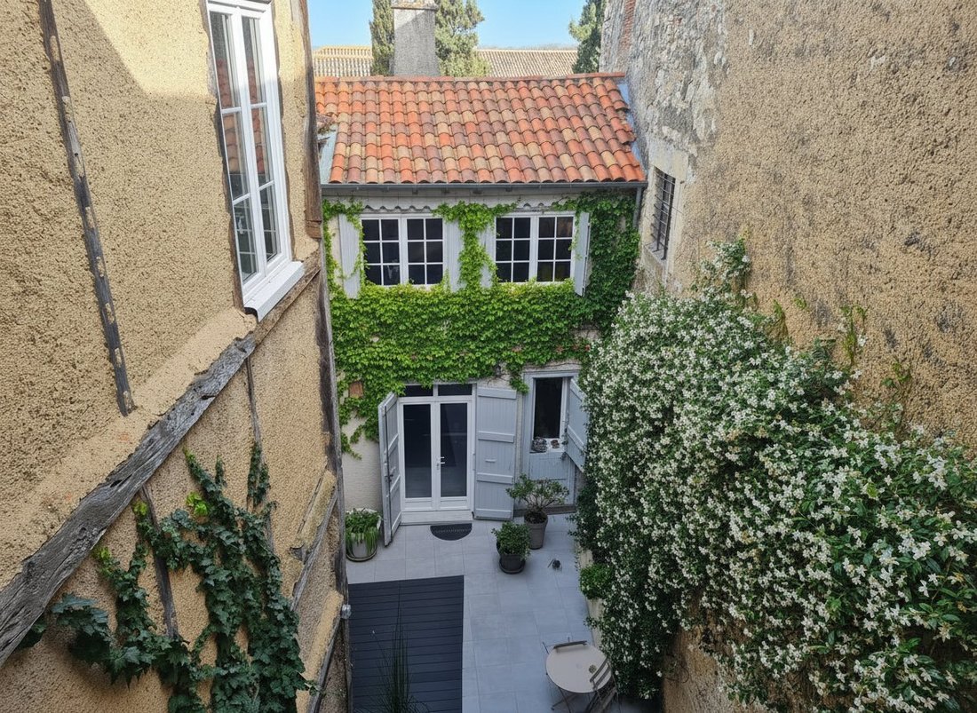 Villa in Lectoure, Occitania, France 1 - 17796917