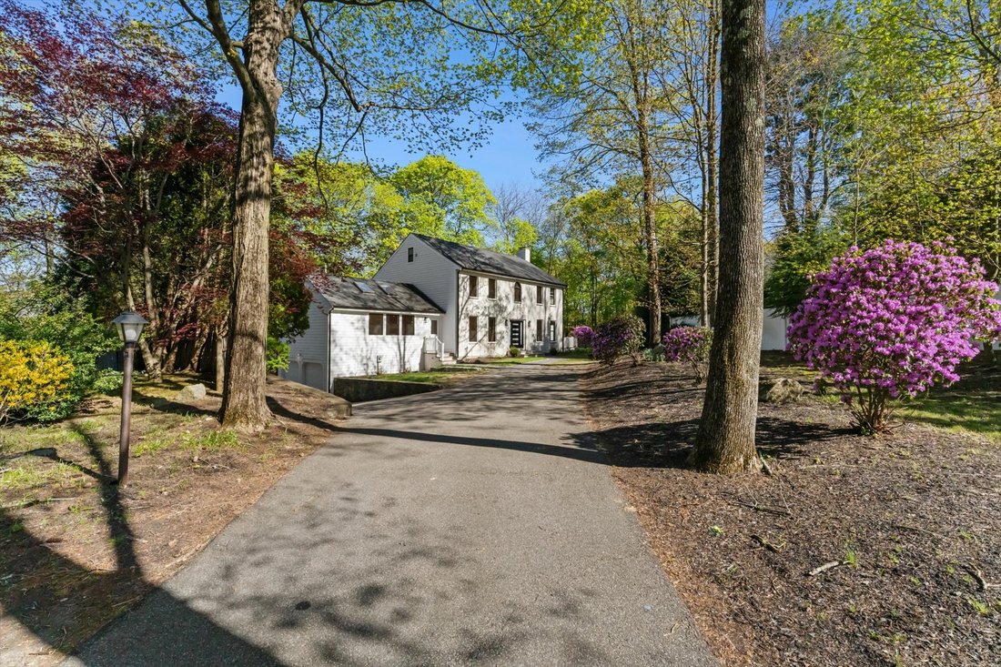 House in Wellesley, Massachusetts, United States 4 - 17801658