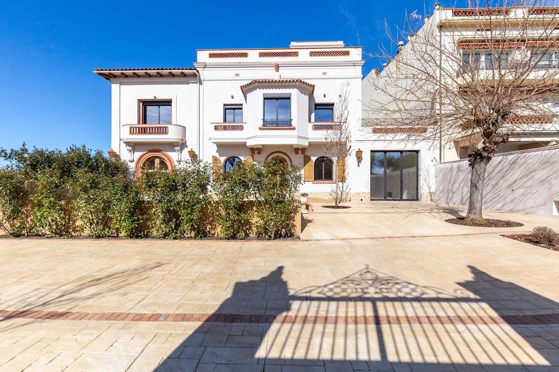 Villa in Sant Just Desvern, Catalonia, Spain 3 - 17301405