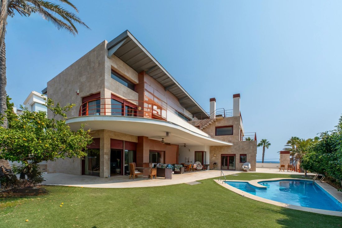 Villa in Alicante, Valencian Community, Spain 1 - 16988357