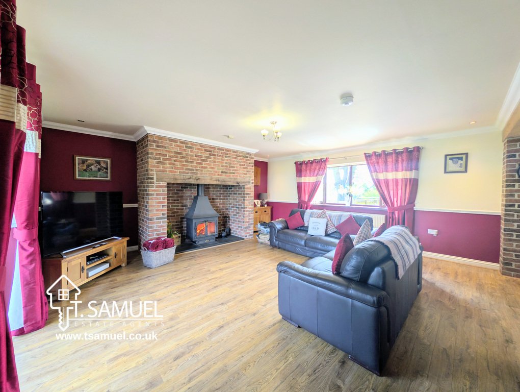 House in Penrhiwceiber, Wales 3 - 17795049