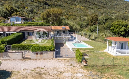 Villa in Castle of Castiglione, Castiglione della Pescaia, Tuscany 1