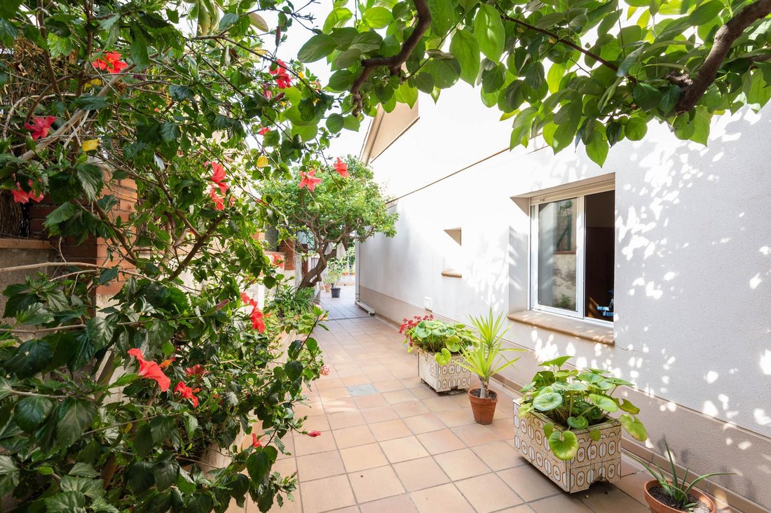 Villa in Esplugues de Llobregat, Catalonia, Spain 2 - 16988185