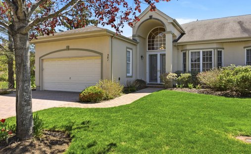 Condo in Melville, New York, United States 1