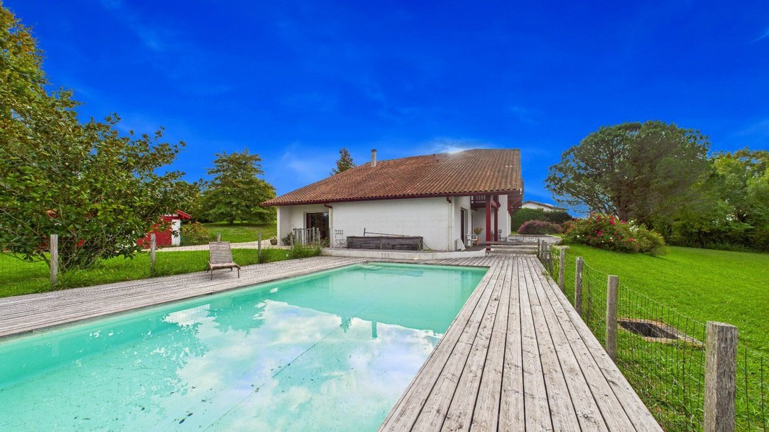 Villa in Bardos, Neu-Aquitanien, Frankreich 2 - 17796840