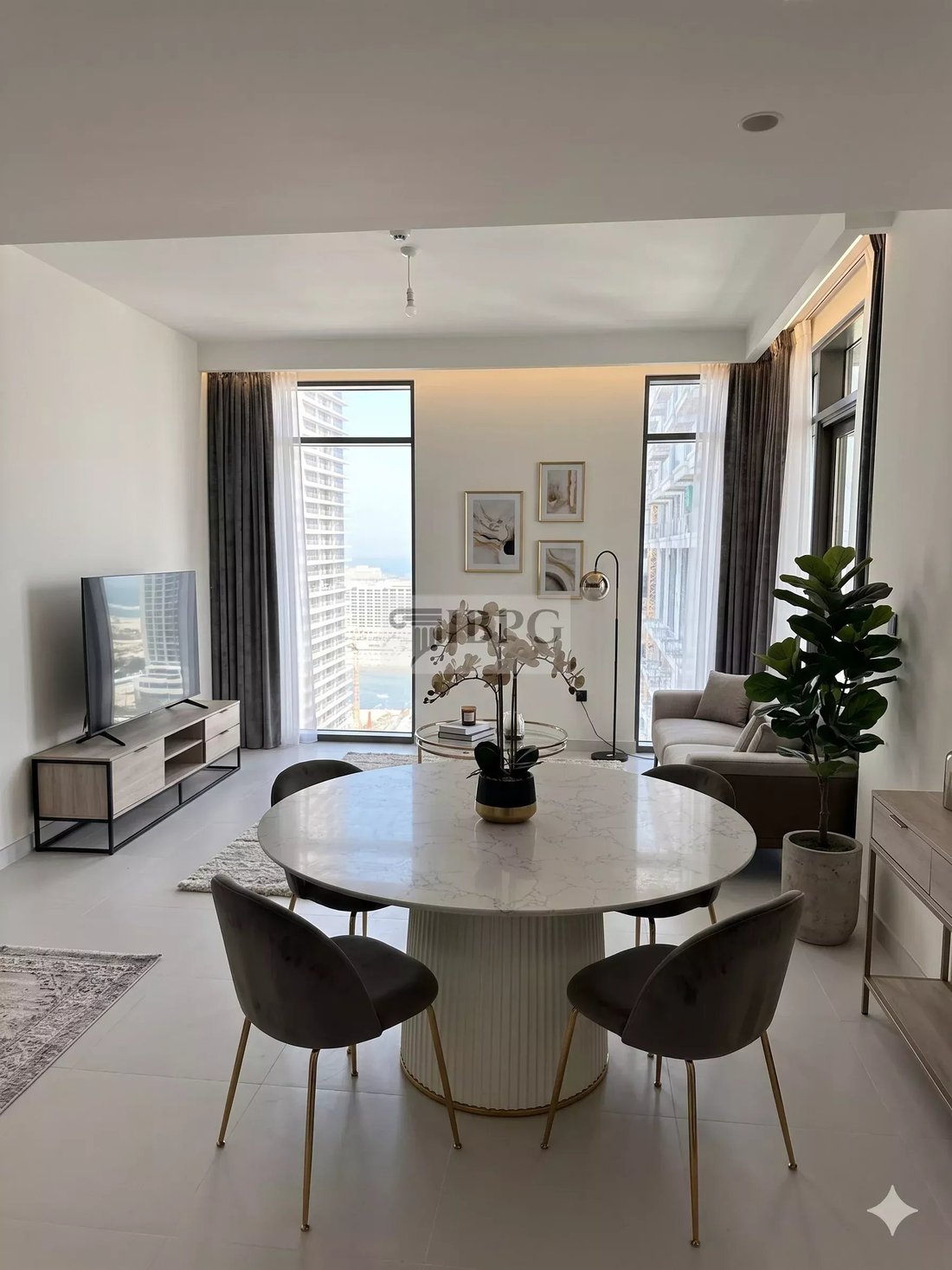 Apartment in Emaar Beachfront, Dubai, United Arab Emirates 2 - 17797414
