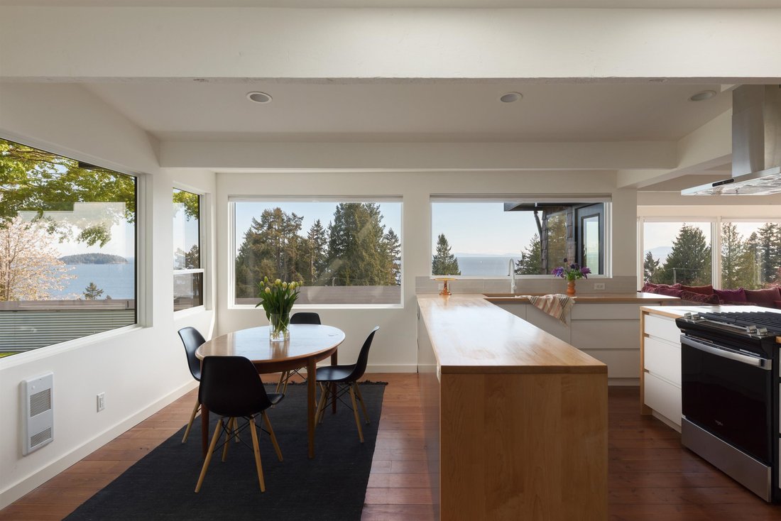 House in Gibsons, British Columbia, Canada 3 - 17800079