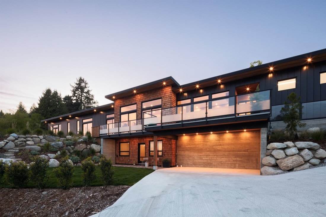 House in Gibsons, British Columbia, Canada 1 - 17800086