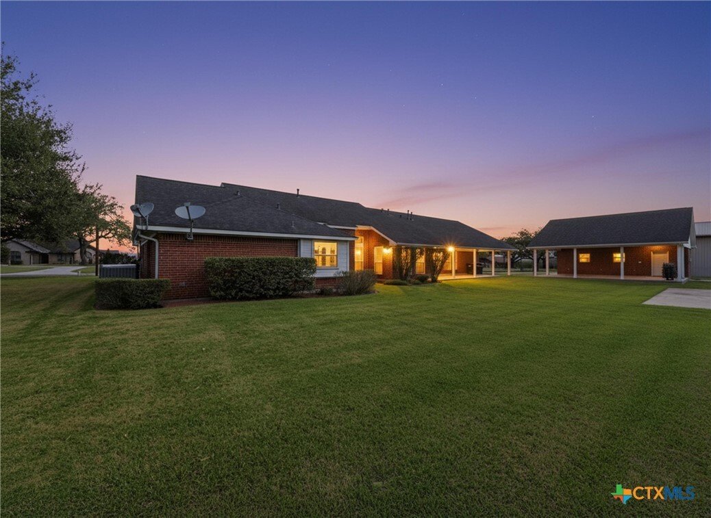 House in Shiner, Texas, United States 5 - 17798558