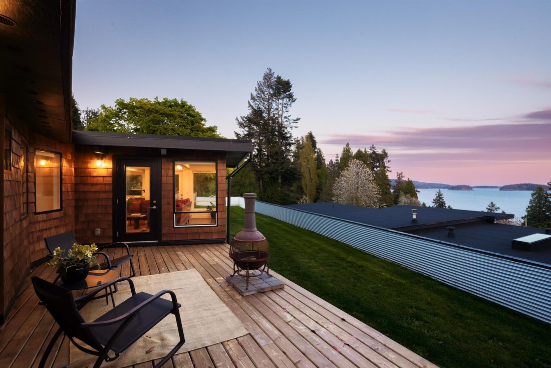 House in Gibsons, British Columbia, Canada 1 - 17800079