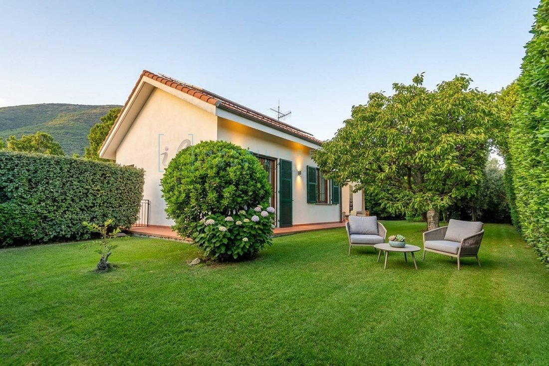Villa in Cisano sul Neva, Liguria, Italy 3 - 16081357