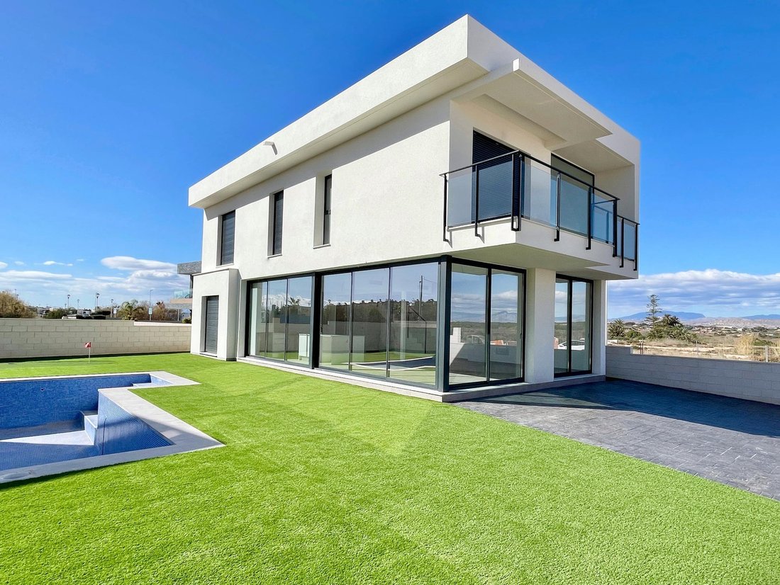 Villa in Santa Pola, Valencian Community, Spain 1 - 17730696
