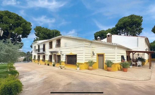 Villa in Petrer, Valencian Community, Spain 1