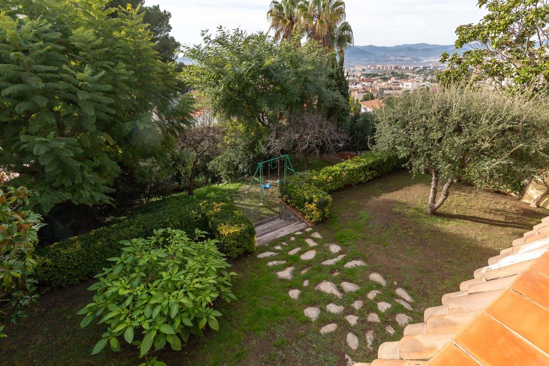 Villa in Sant Just Desvern, Catalonia, Spain 4 - 16987473
