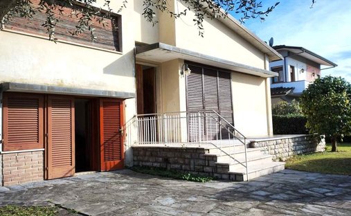 Villa in Pietrasanta, Tuscany, Italy 1