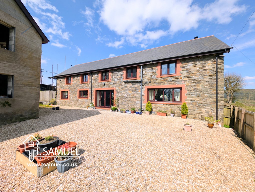 House in Penrhiwceiber, Wales 1 - 17795049