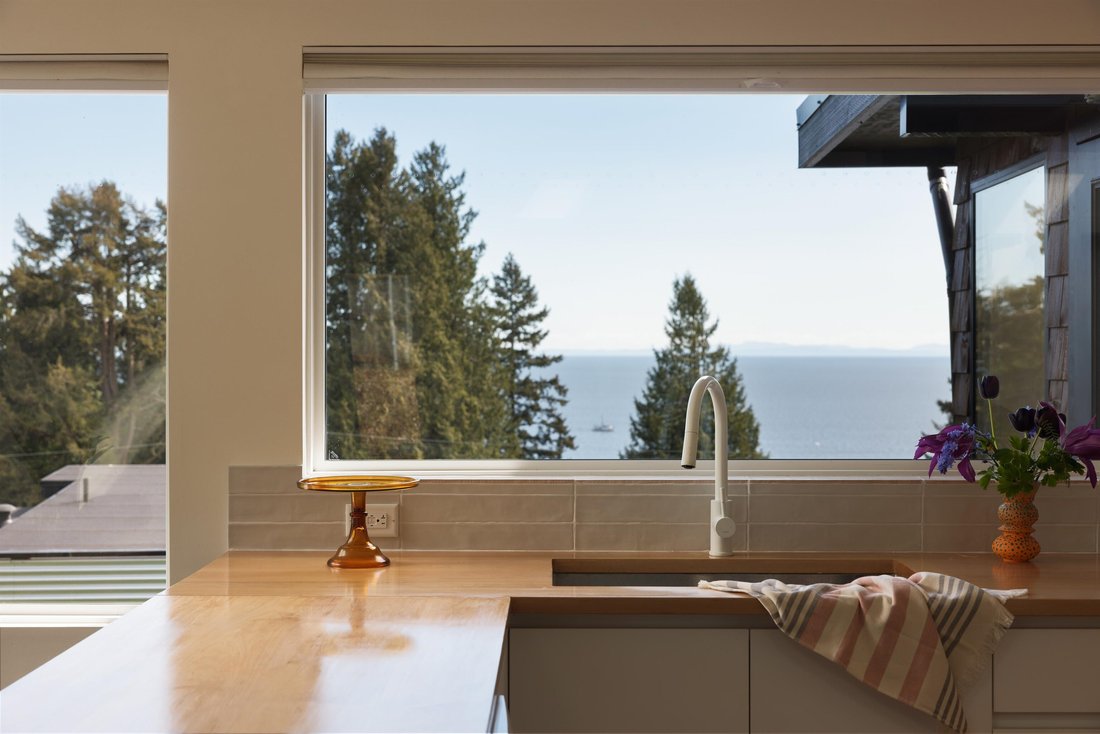 House in Gibsons, British Columbia, Canada 5 - 17800079