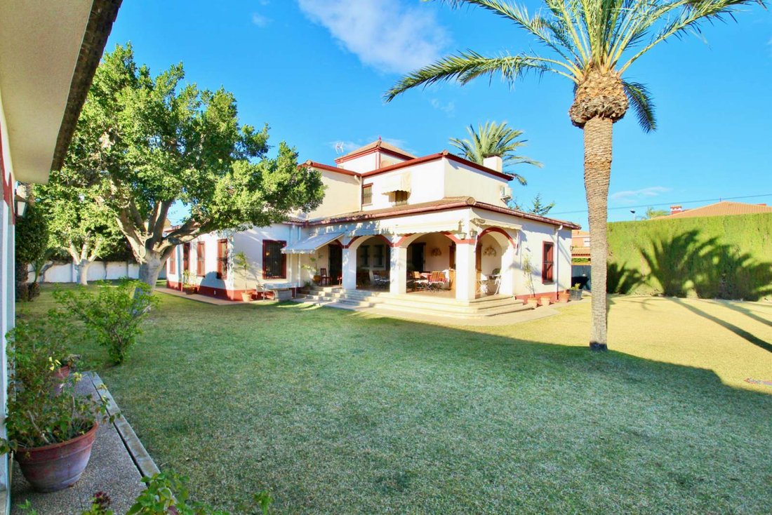 Villa in San Juan de Alicante, Valencian Community, Spain 2 - 17451174